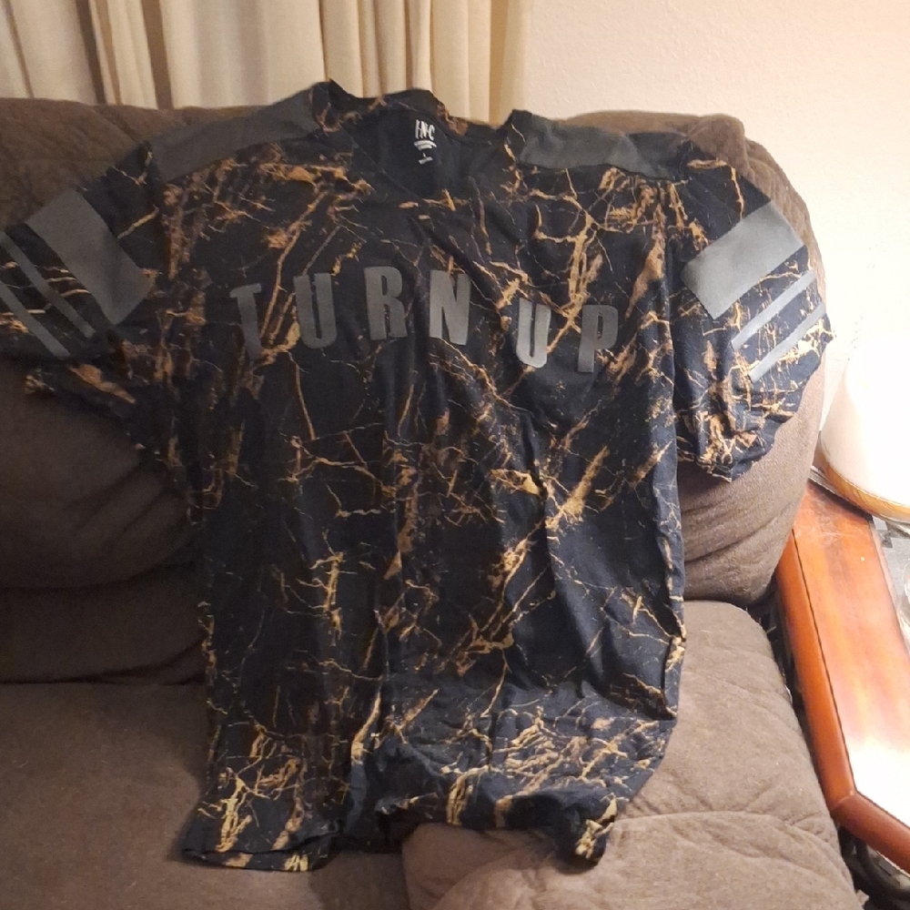 INC International Concepts Black and Gold Short Sleeve Tee